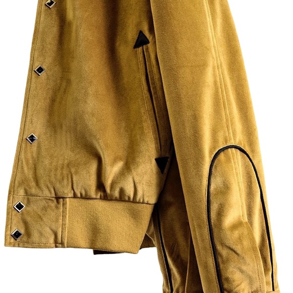 Straight to Hell Western jacket
Gold velvety vintage vibes. - Picture 3 of 5